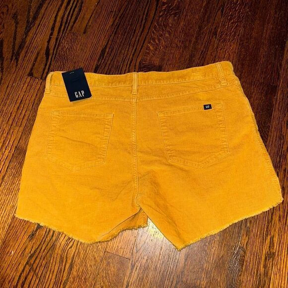 New Gap Shorts - Picture 2 of 4
